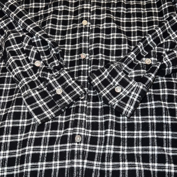 Croft & Barrow Black and White Plaid Flannel Long Sleeve Shirt - Picture 4 of 10